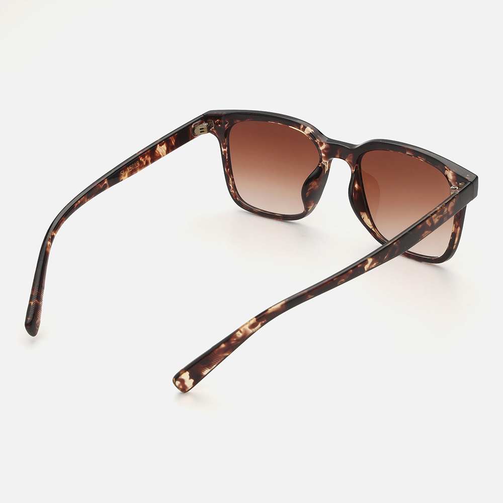 Tigris Brown