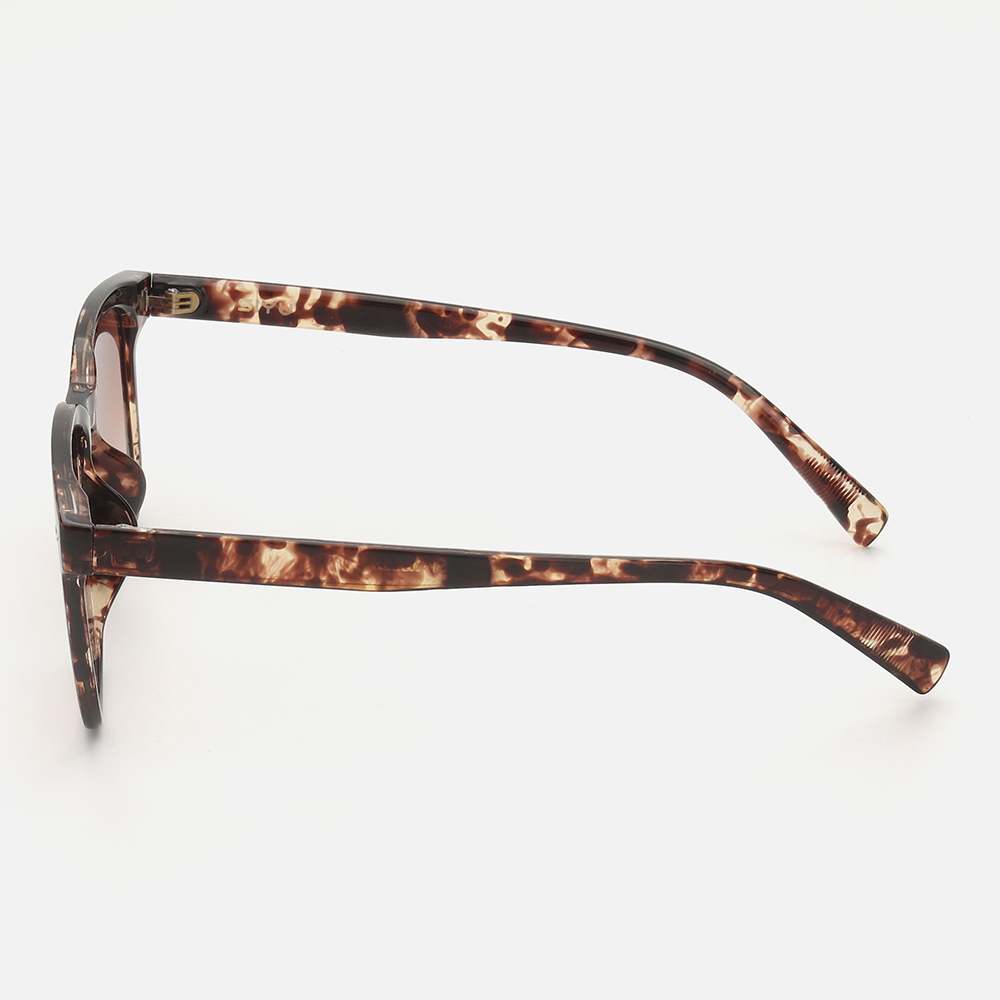 Tigris Brown